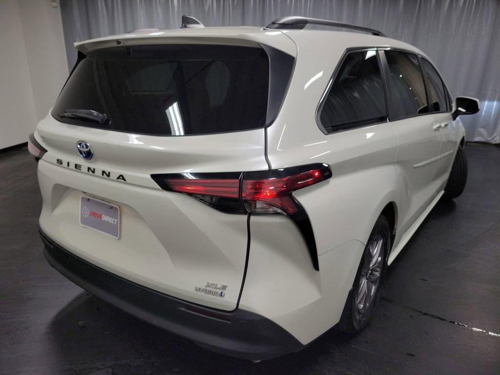 Used 2021 Toyota Sienna XLE image 8