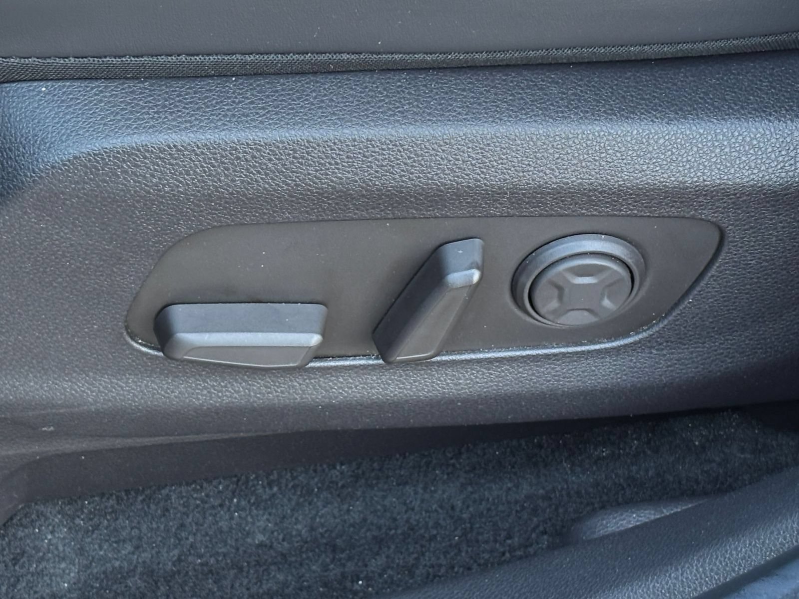 Used 2026 Kia Carnival FWD image 22