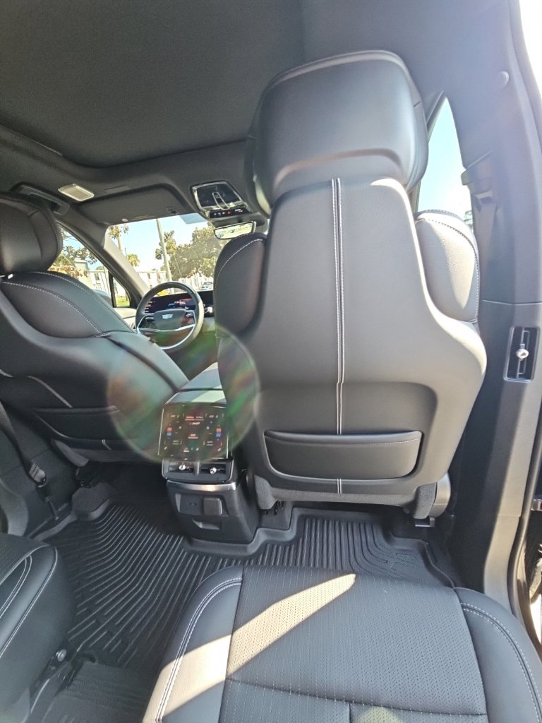 Used 2027 Cadillac Vistiq Luxury AWD/4WD image 19