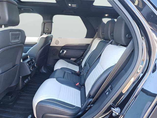 Certified 2023 Land Rover Discovery Metropolitan Edition image 21