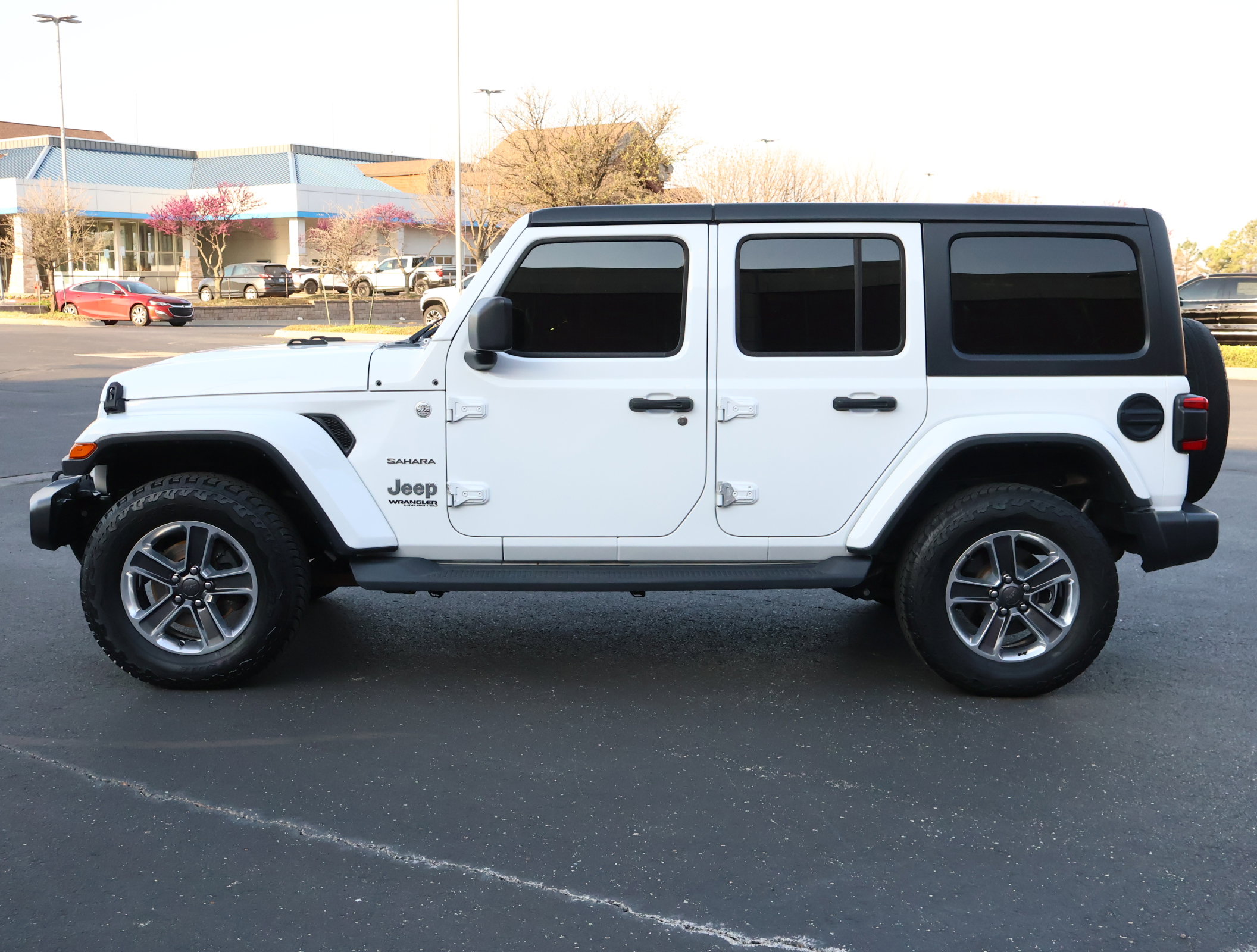 Used 2018 Jeep Wrangler Unlimited Sahara image 26