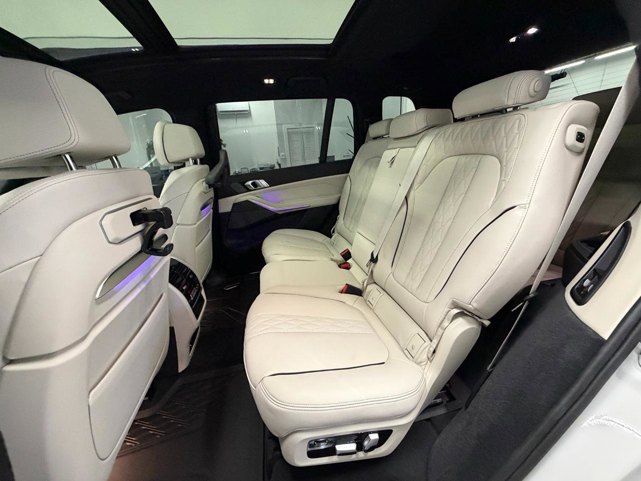 Used 2024 BMW X7 xDrive40i w/ Executive Package image 14