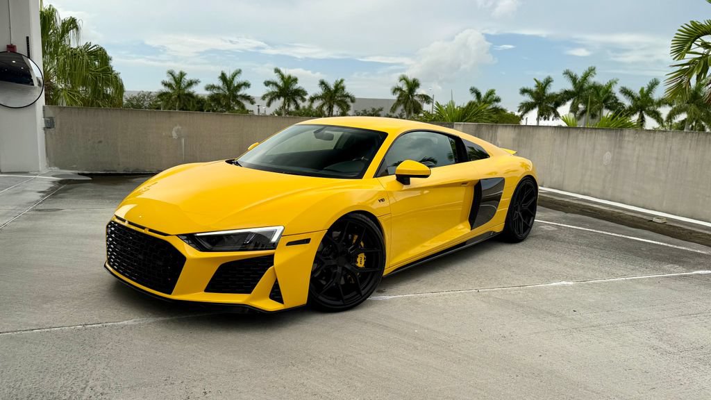 Used 2021 Audi R8 V10 w/ Premium Package RWD image 6
