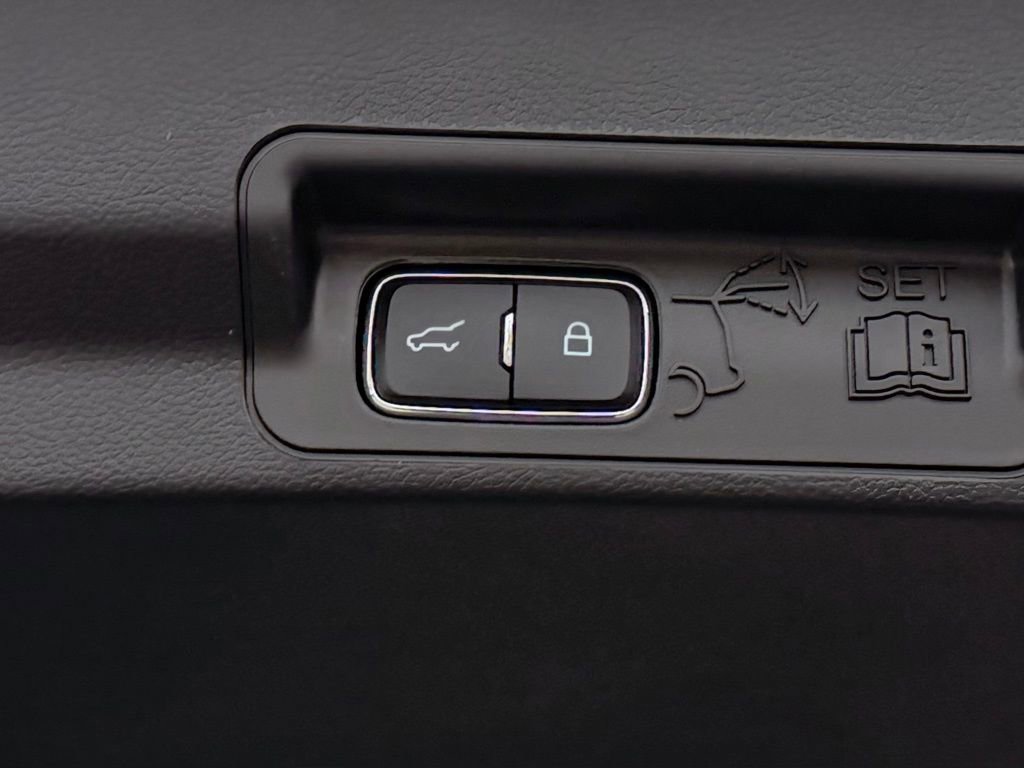 New 2026 Ford Explorer Active RWD image 9