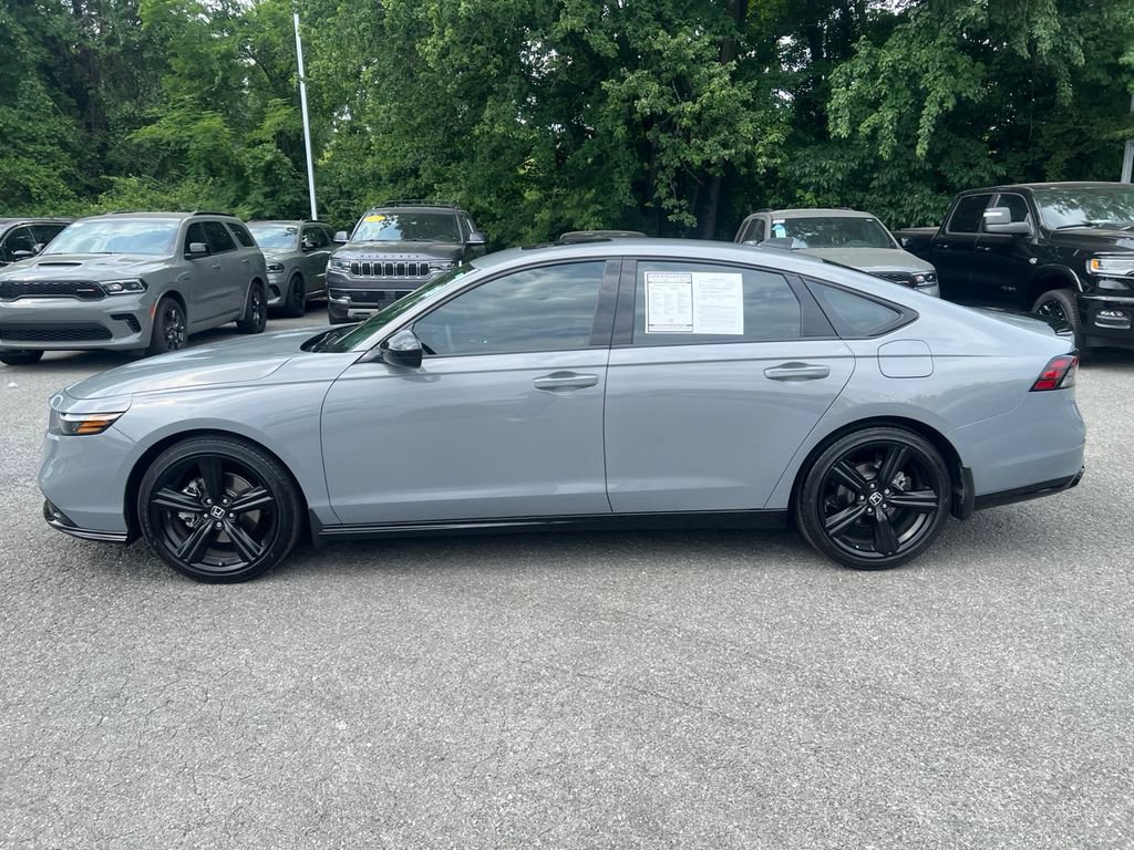 Used 2025 Honda Accord Sport image 2