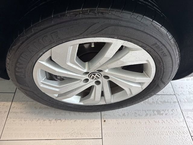 Used 2023 Volkswagen Atlas SE w/ Panoramic Sunroof Package FWD image 6