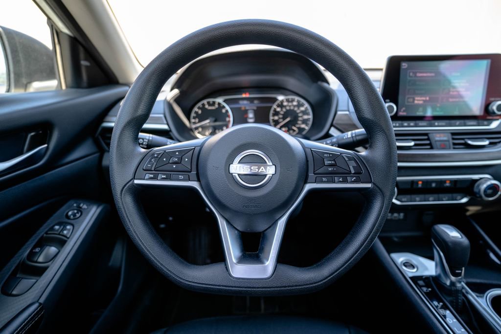 Used 2024 Nissan Altima 2.5 SV AWD/4WD image 13