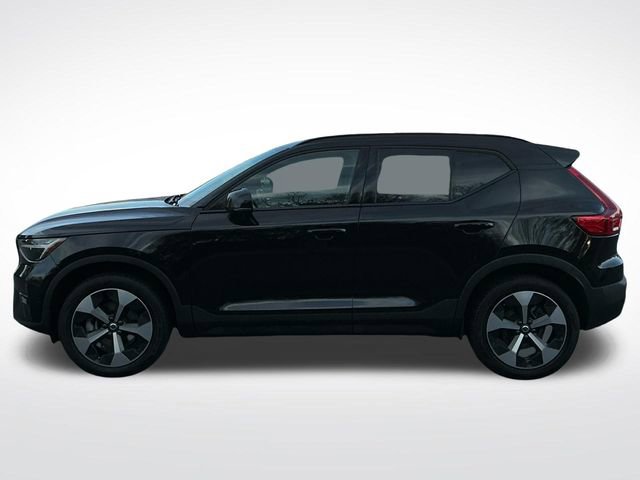 Used 2024 Volvo XC40 B5 Plus image 2