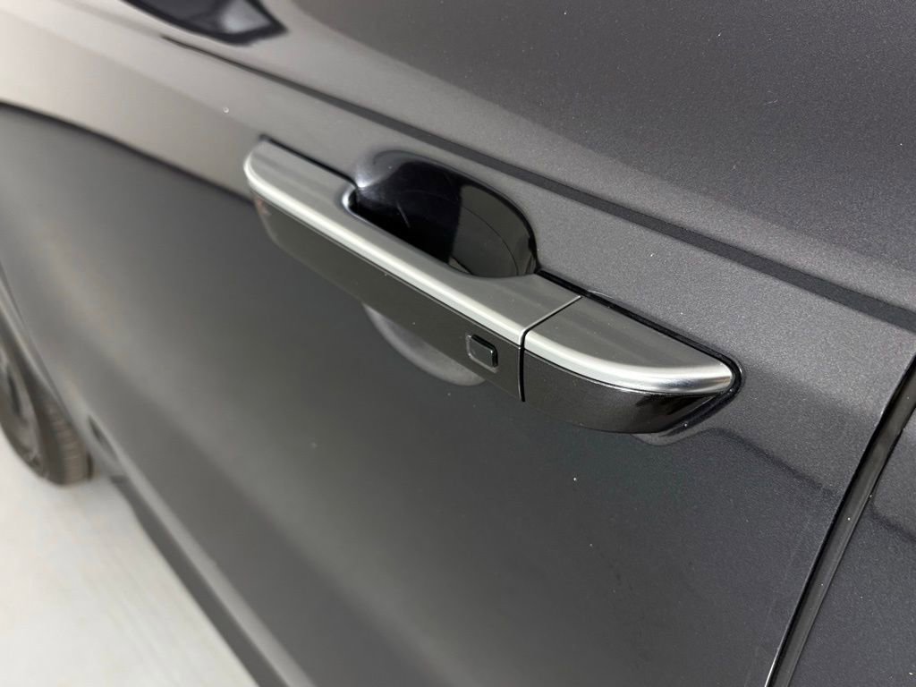 Used 2025 Kia Carnival image 12