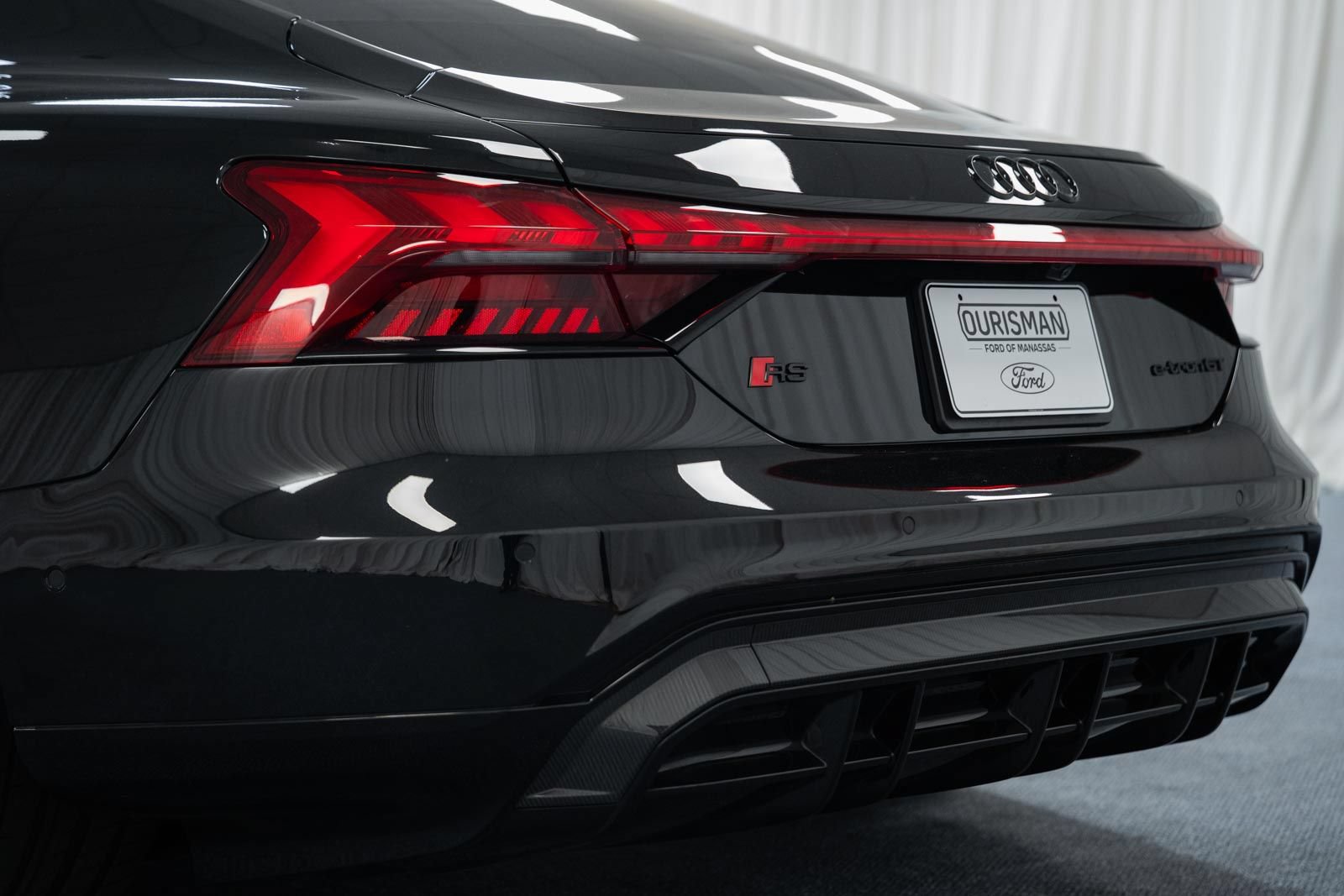 Used 2024 Audi RS e-tron GT w/ Carbon Performance Package AWD/4WD image 4