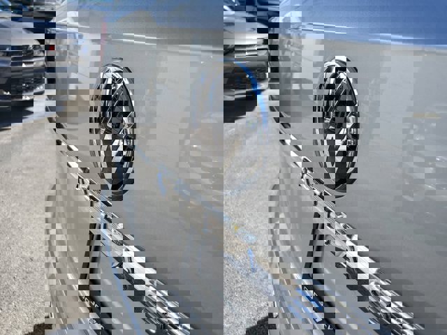 Used 2022 Volkswagen Atlas Cross Sport SEL R-Line image 11