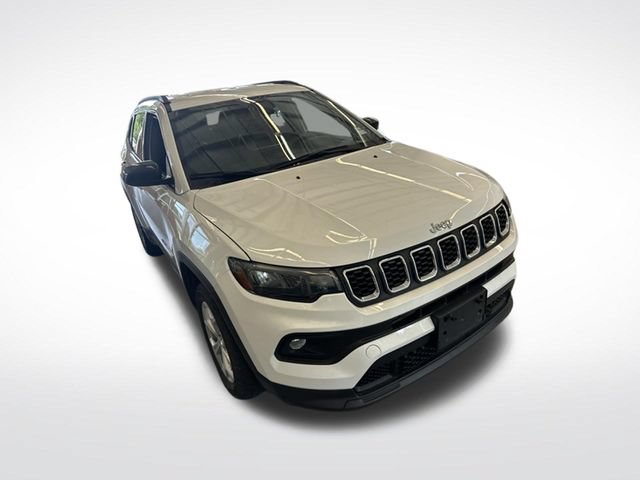 Used 2024 Jeep Compass Latitude AWD/4WD image 6