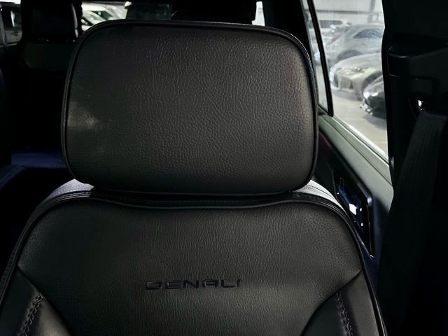 Used 2025 GMC Yukon XL Denali image 18