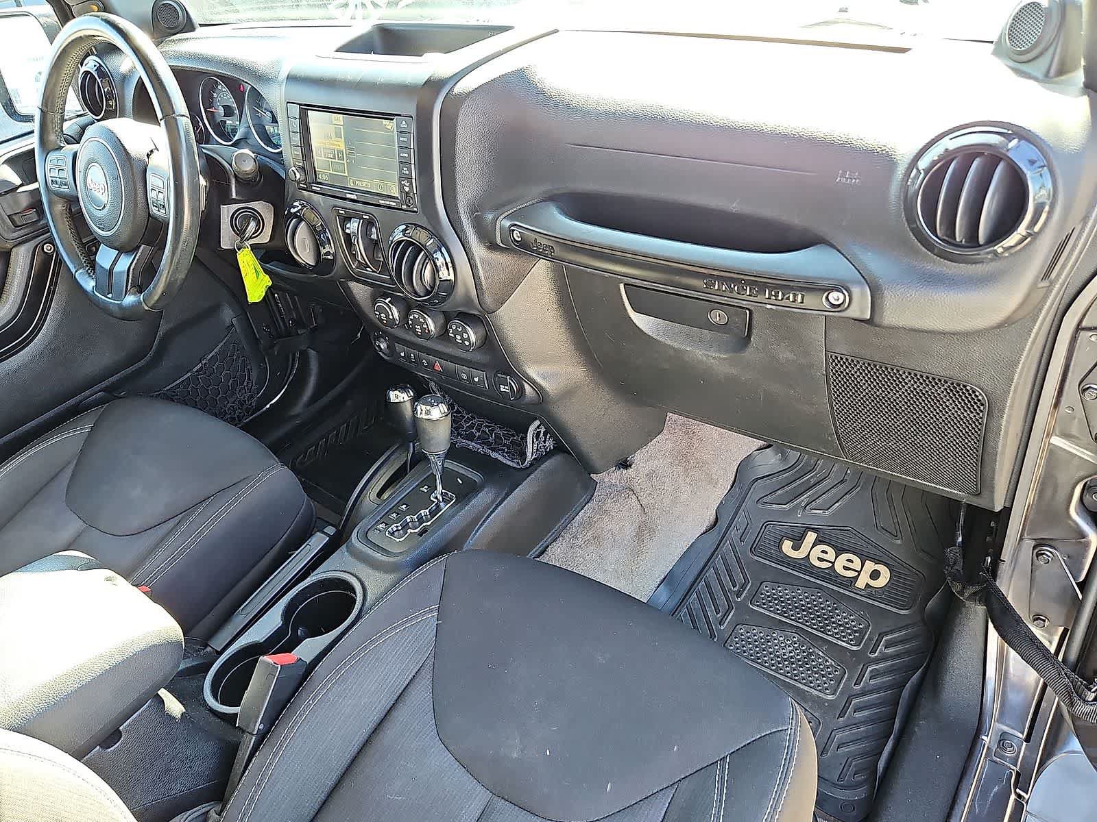 Used 2014 Jeep Wrangler Unlimited Sahara w/ Connectivity Group AWD/4WD image 30