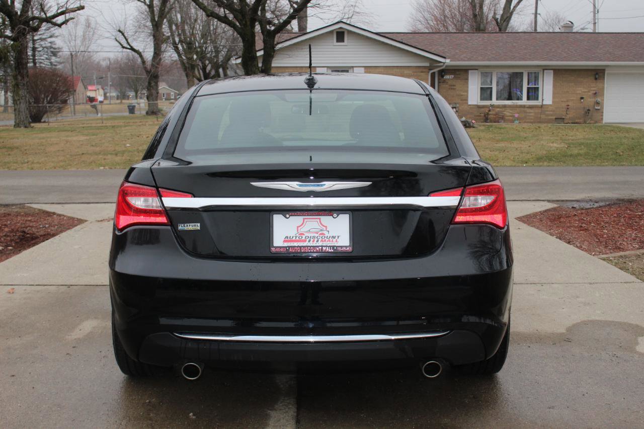 Used 2013 Chrysler 200 Limited FWD image 9