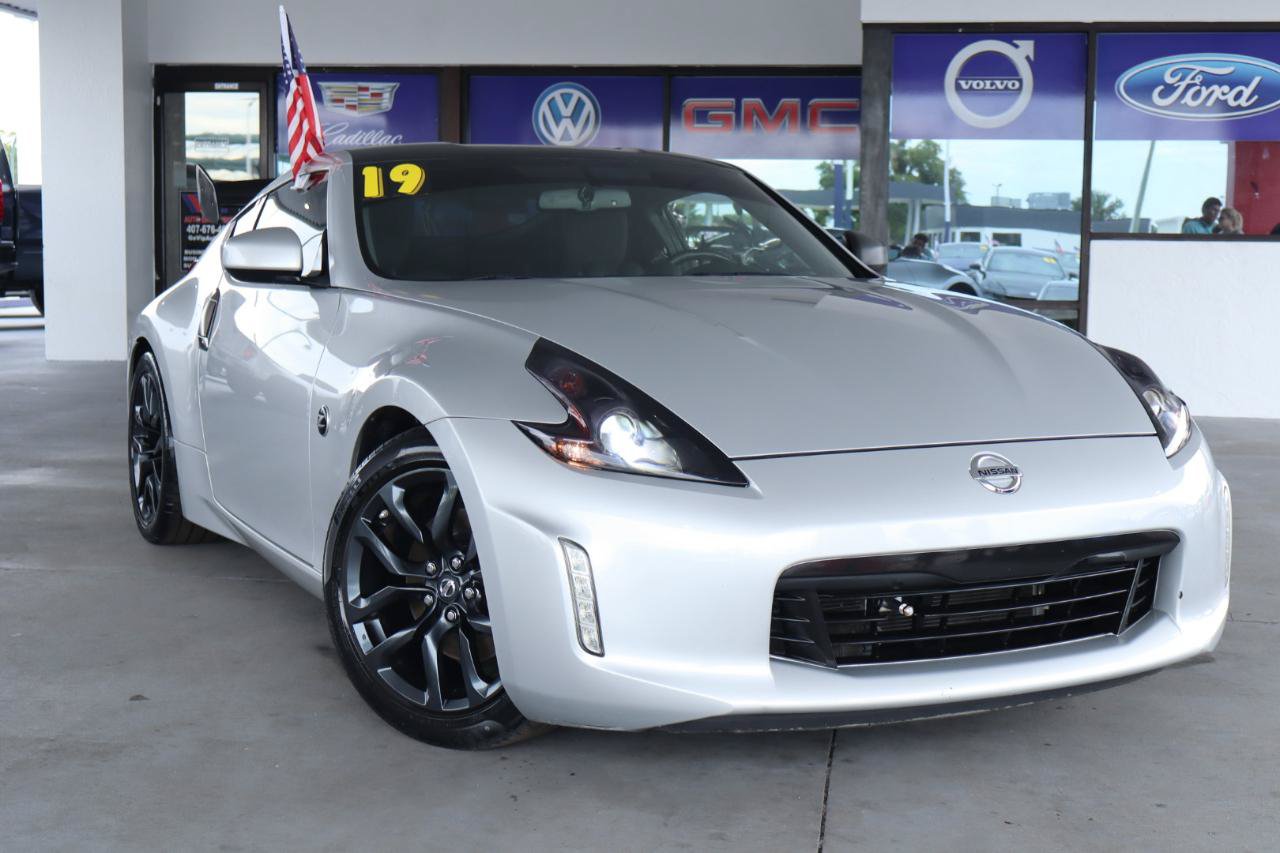 Used 2019 Nissan 370Z Coupe RWD image 2