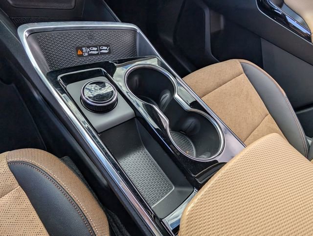 Used 2025 Chevrolet Equinox ACTIV w/ Safety and Technology Package image 27