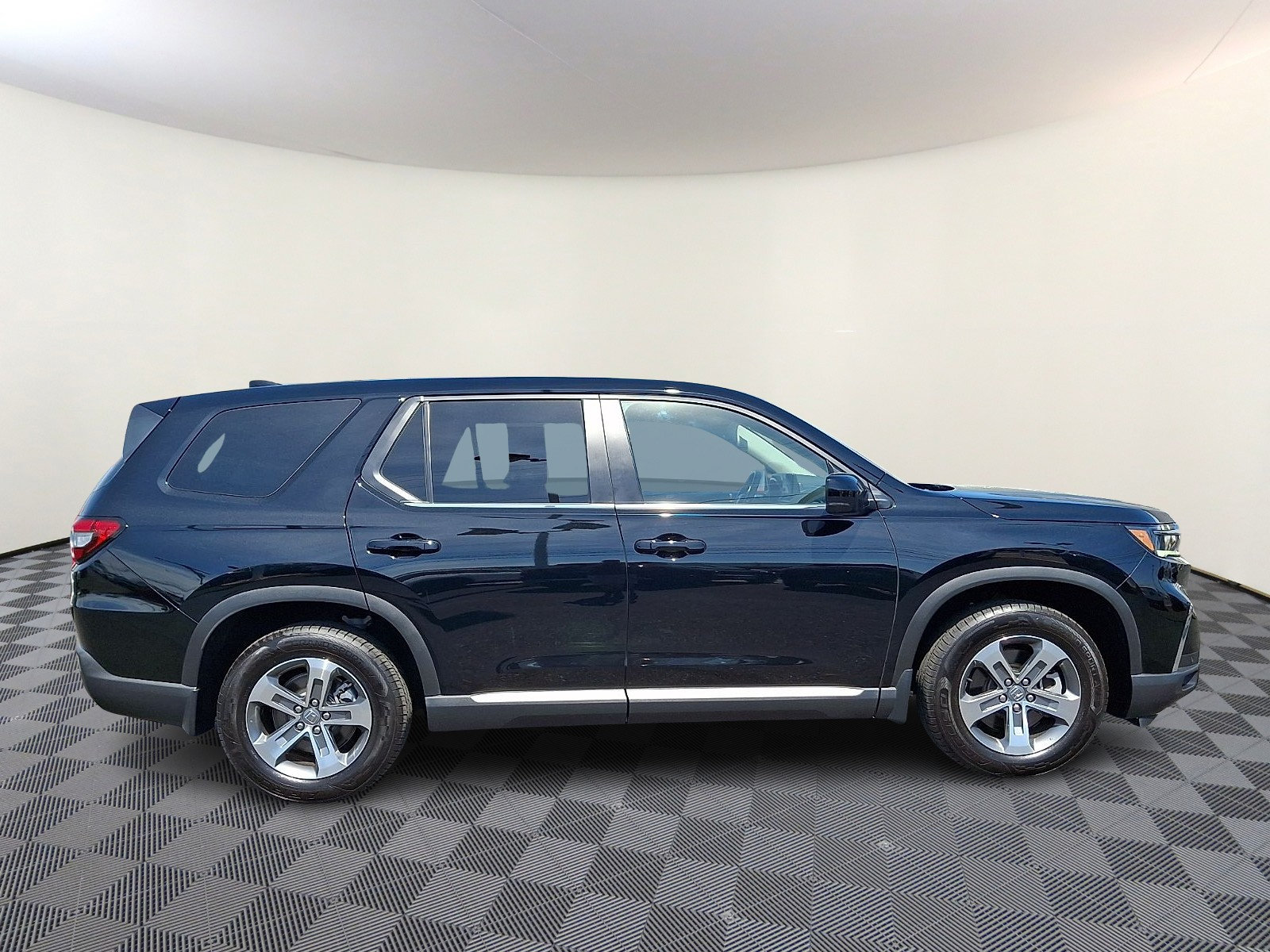 Used 2025 Honda Pilot EX-L image 8