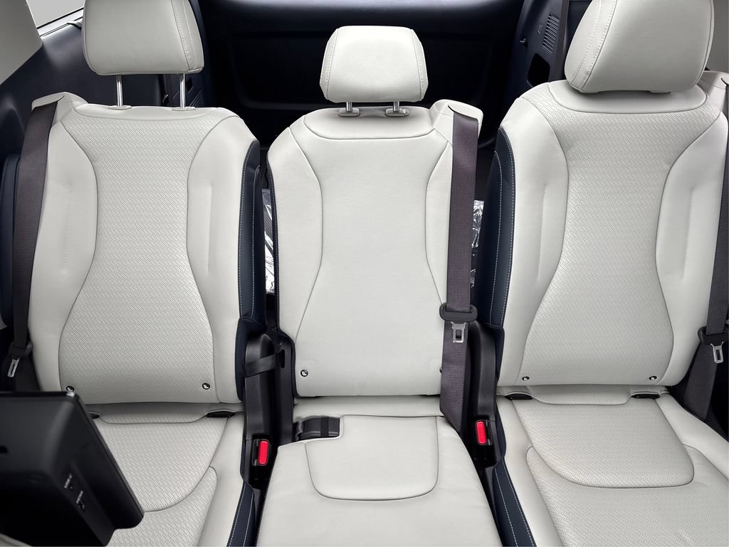 New 2025 Kia Carnival SX Prestige FWD image 11