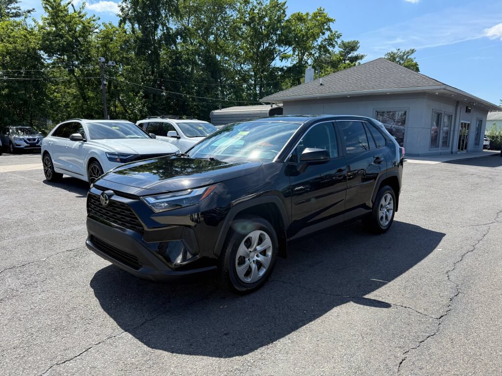 Used 2023 Toyota RAV4 LE AWD/4WD image 3