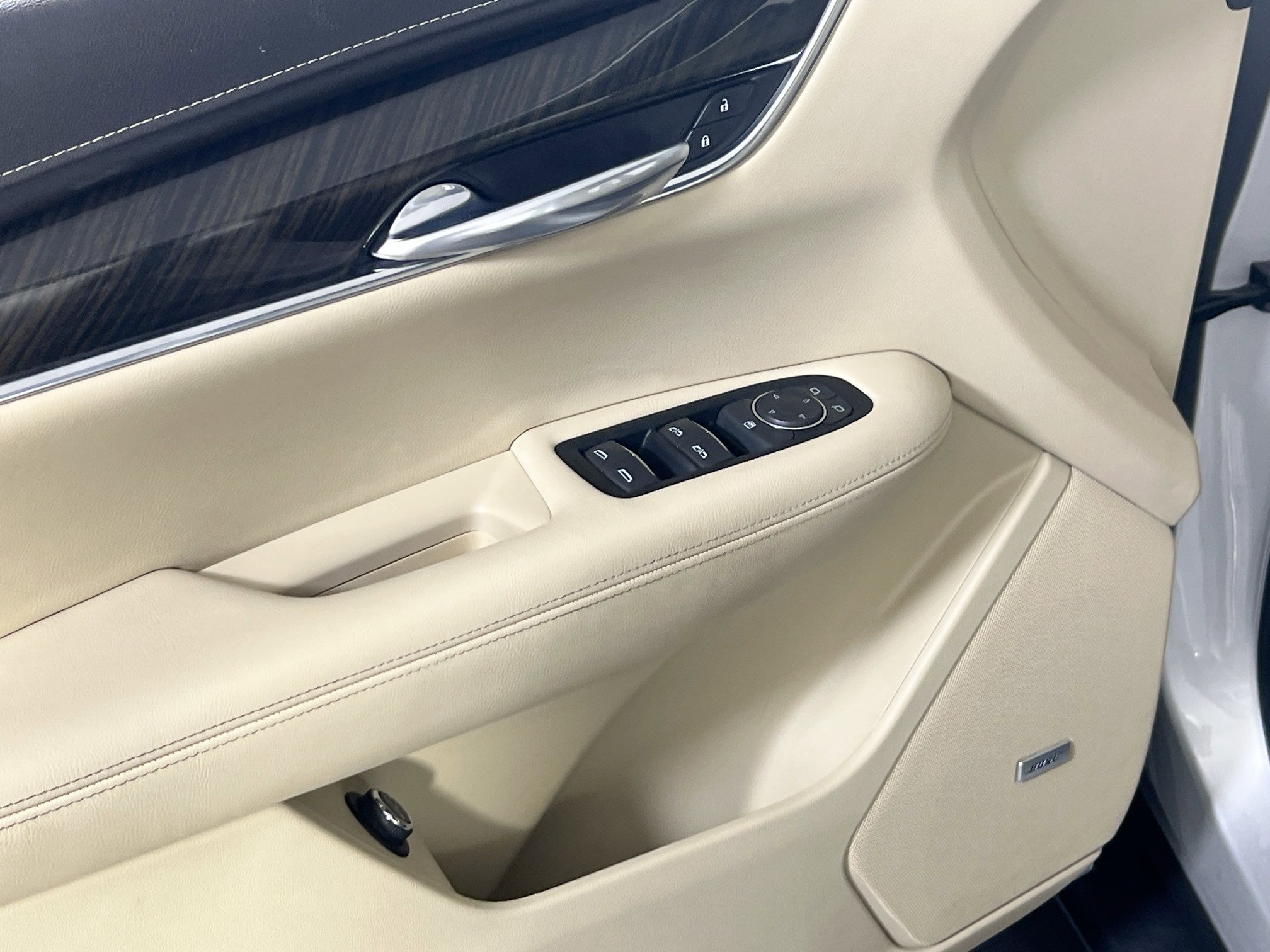 Used 2018 Cadillac XT5 AWD image 18