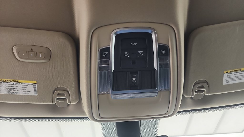 Used 2019 RAM 1500 Laramie AWD/4WD image 25