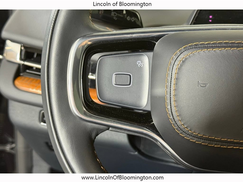 Used 2025 Lincoln Navigator Black Label AWD/4WD image 36