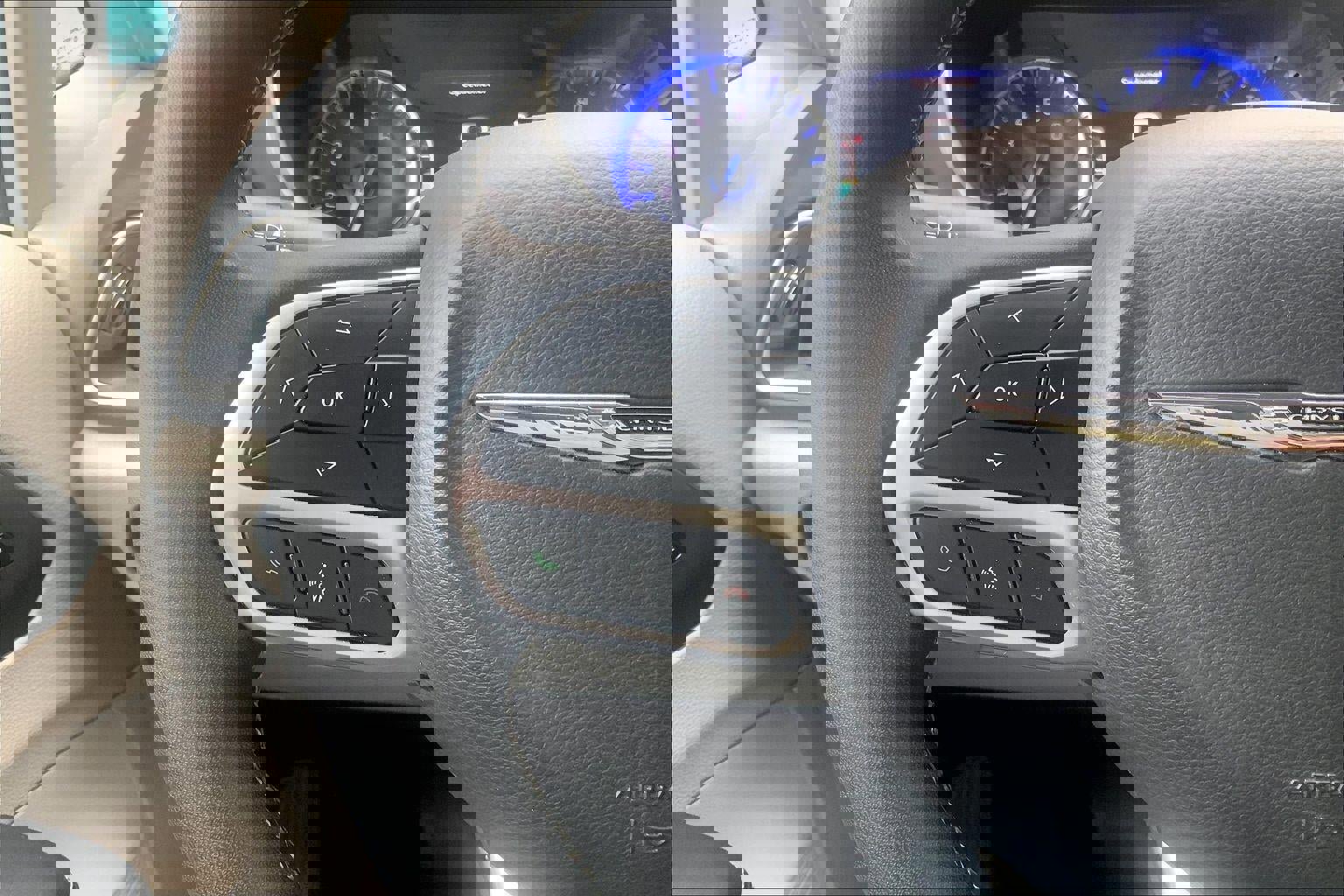 Used 2024 Chrysler Pacifica Touring-L image 18