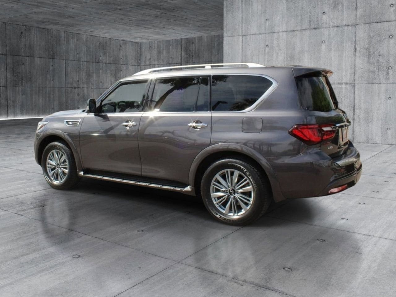 Used 2024 INFINITI QX80 Luxe AWD/4WD image 3