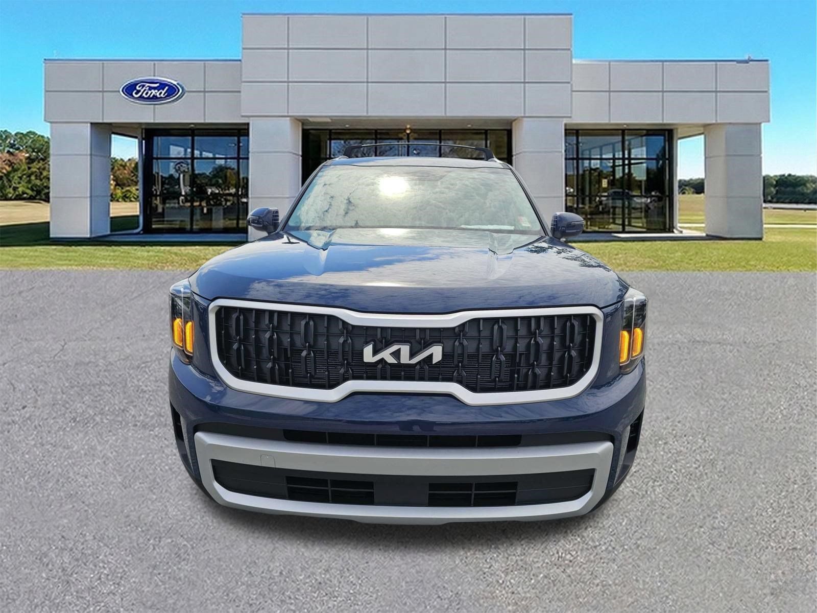 Used 2024 Kia Telluride EX w/ EX Captain's Chair Package FWD image 9
