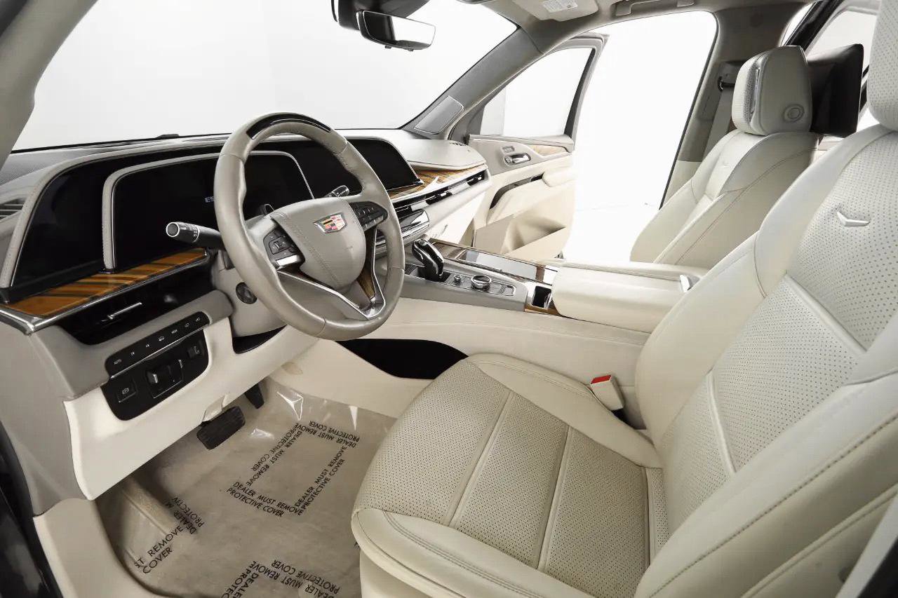 Used 2023 Cadillac Escalade ESV Sport Platinum image 12