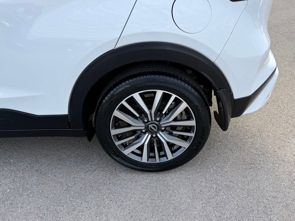 Used 2023 Nissan Kicks SV image 41