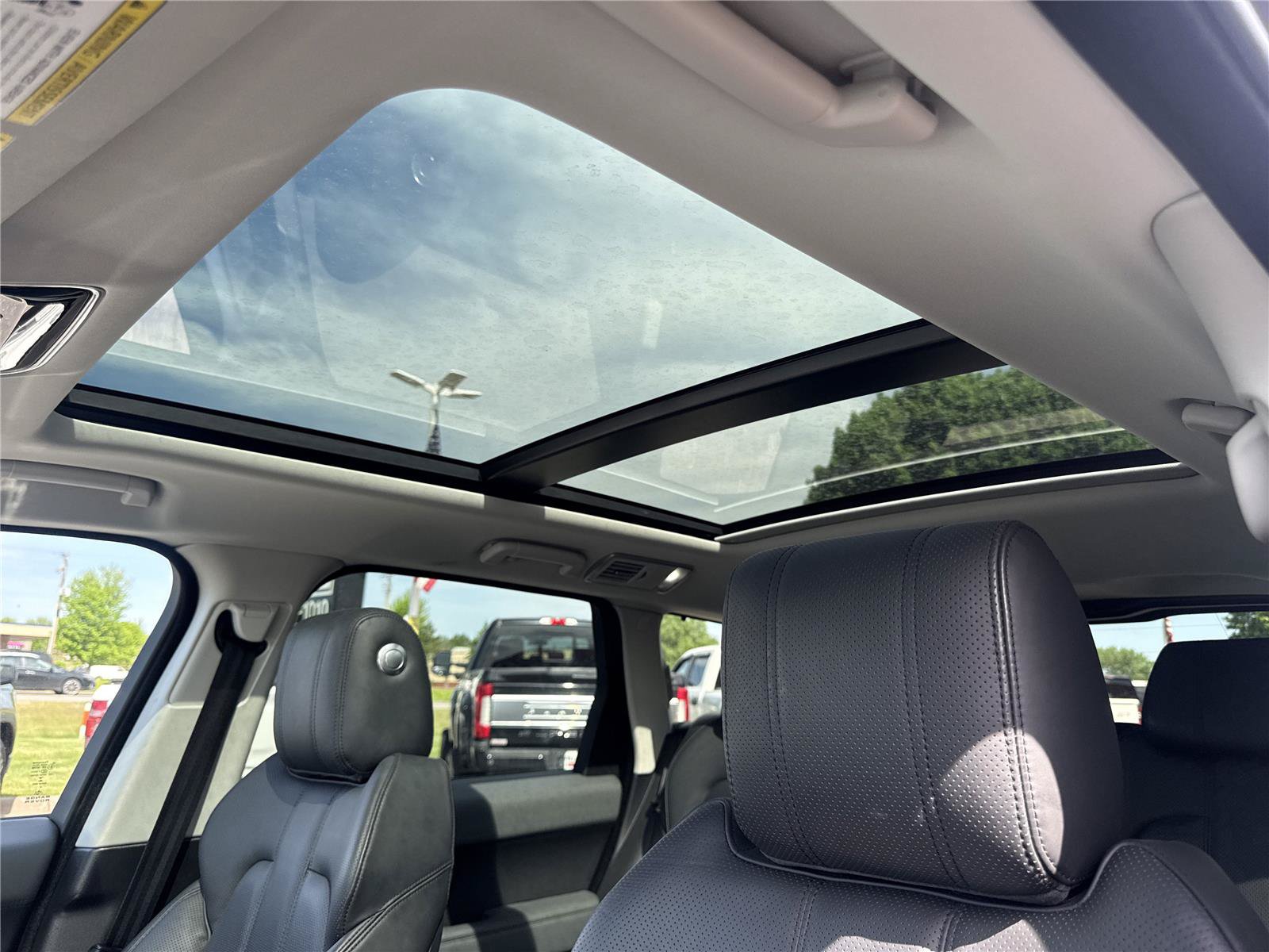 Used 2015 Land Rover Range Rover Sport HSE AWD/4WD image 19
