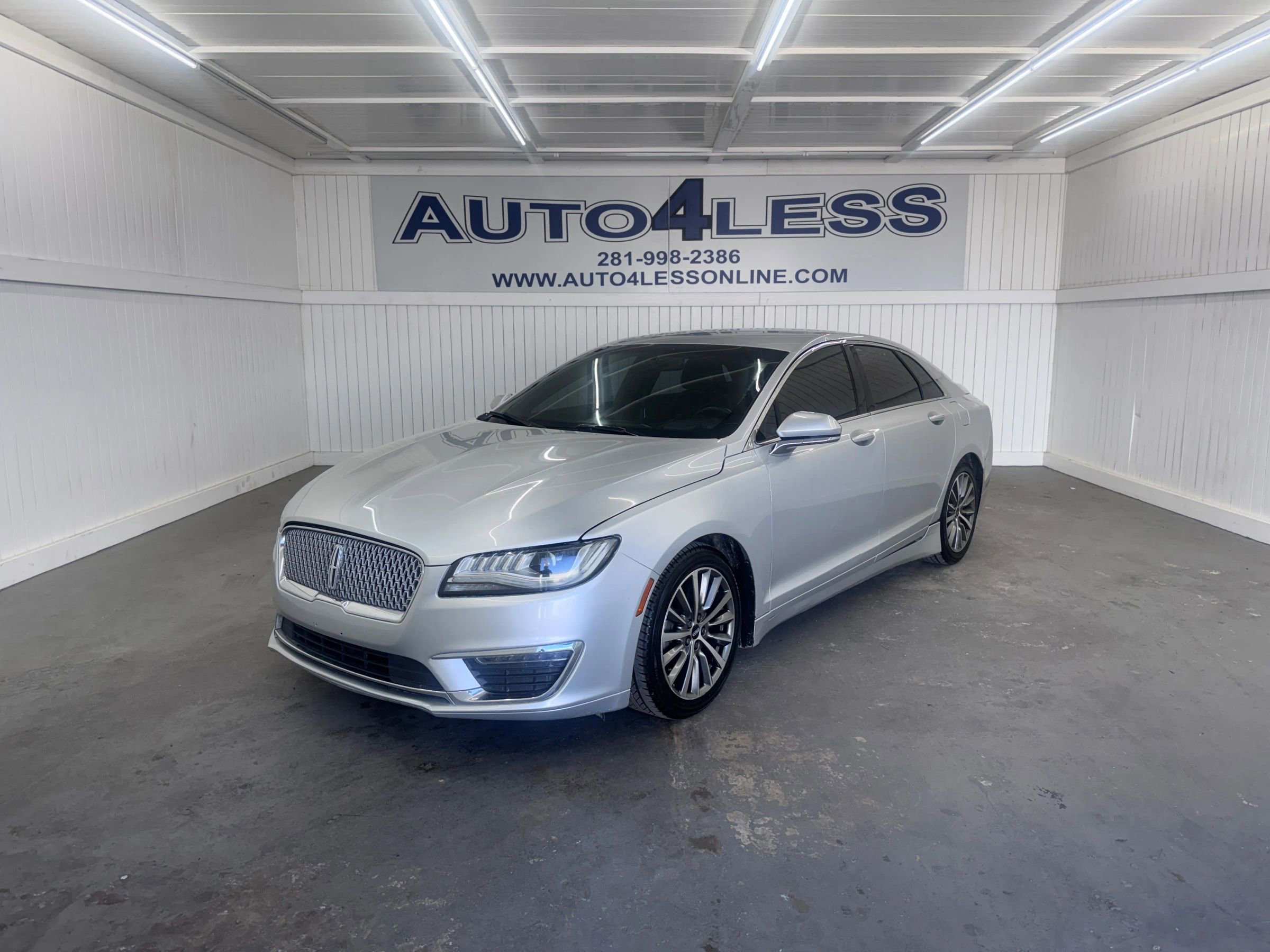 Used 2017 Lincoln MKZ Select image 1