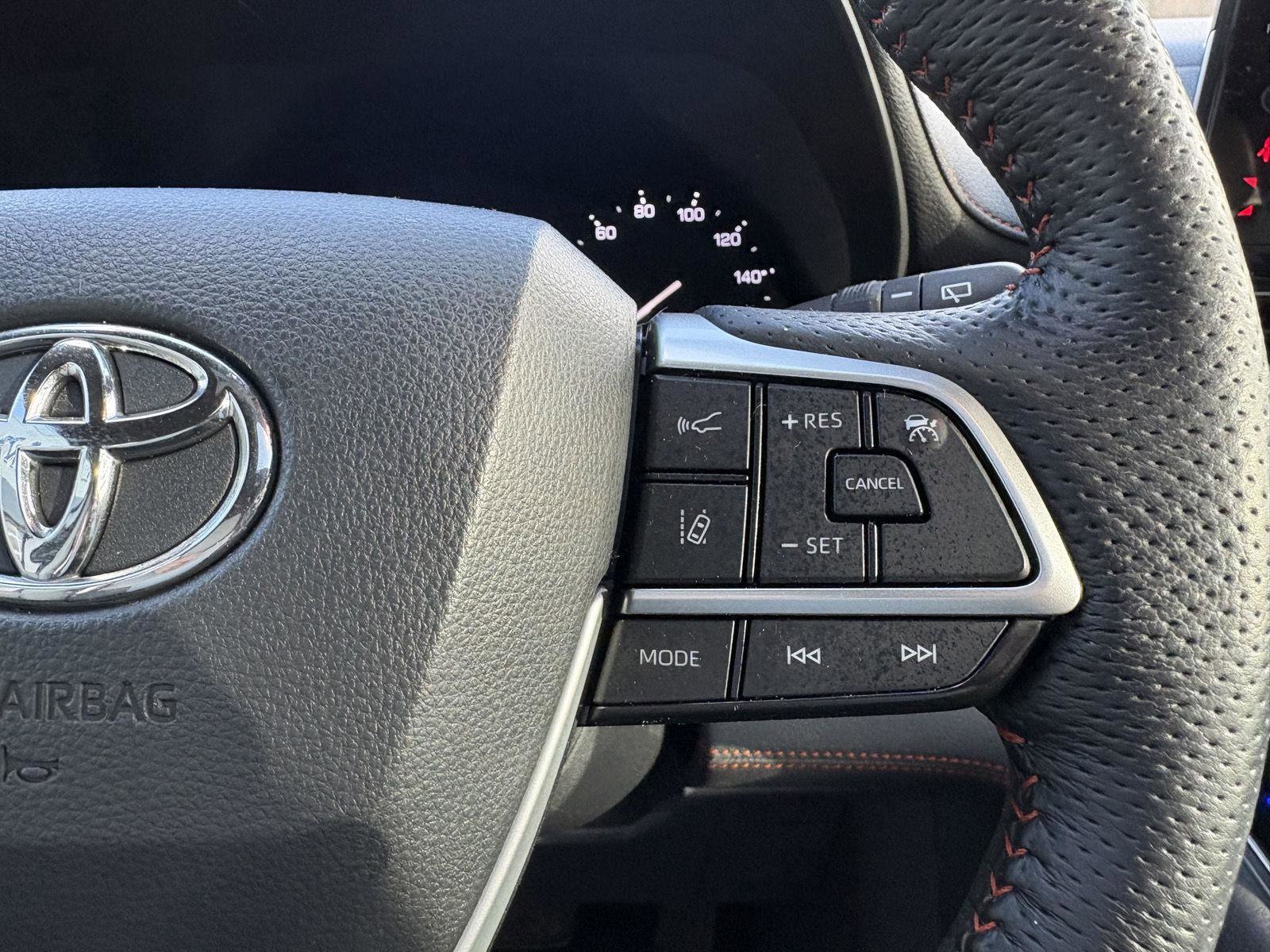 Used 2021 Toyota Sienna XSE image 11