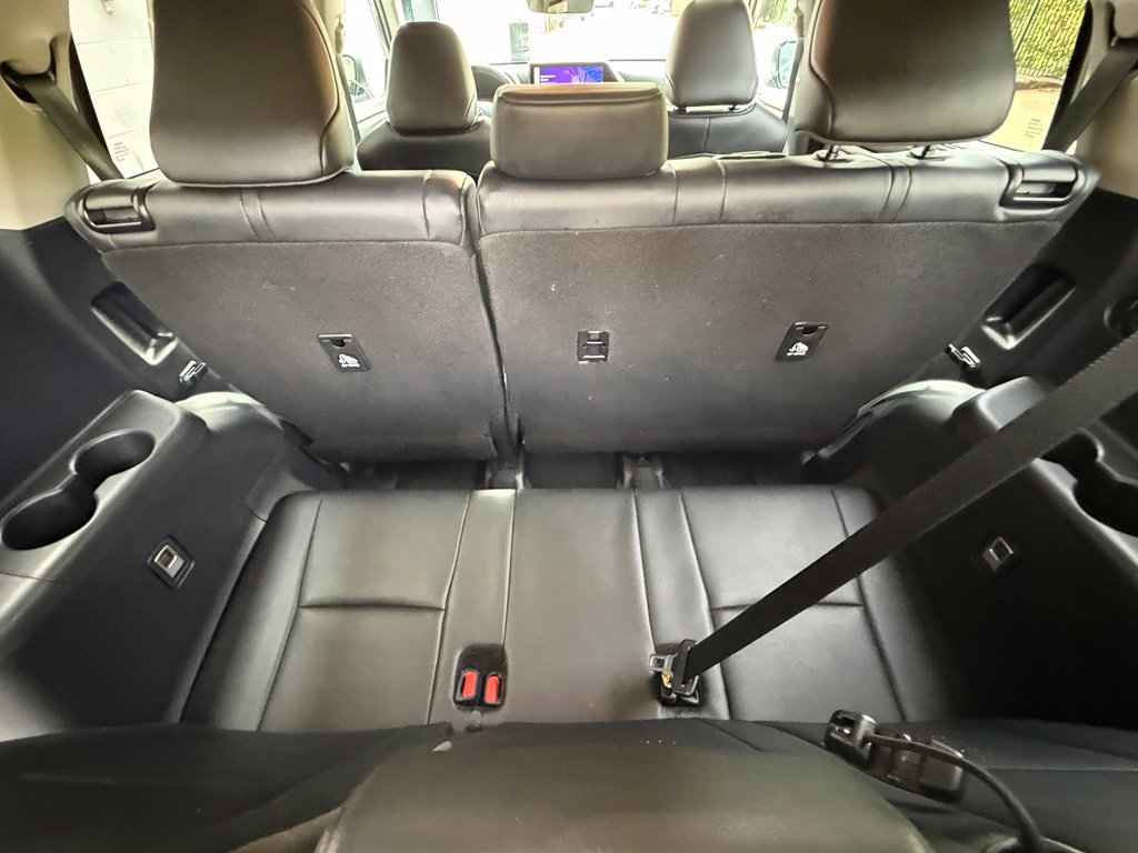 Used 2025 Toyota Highlander XLE AWD/4WD image 37