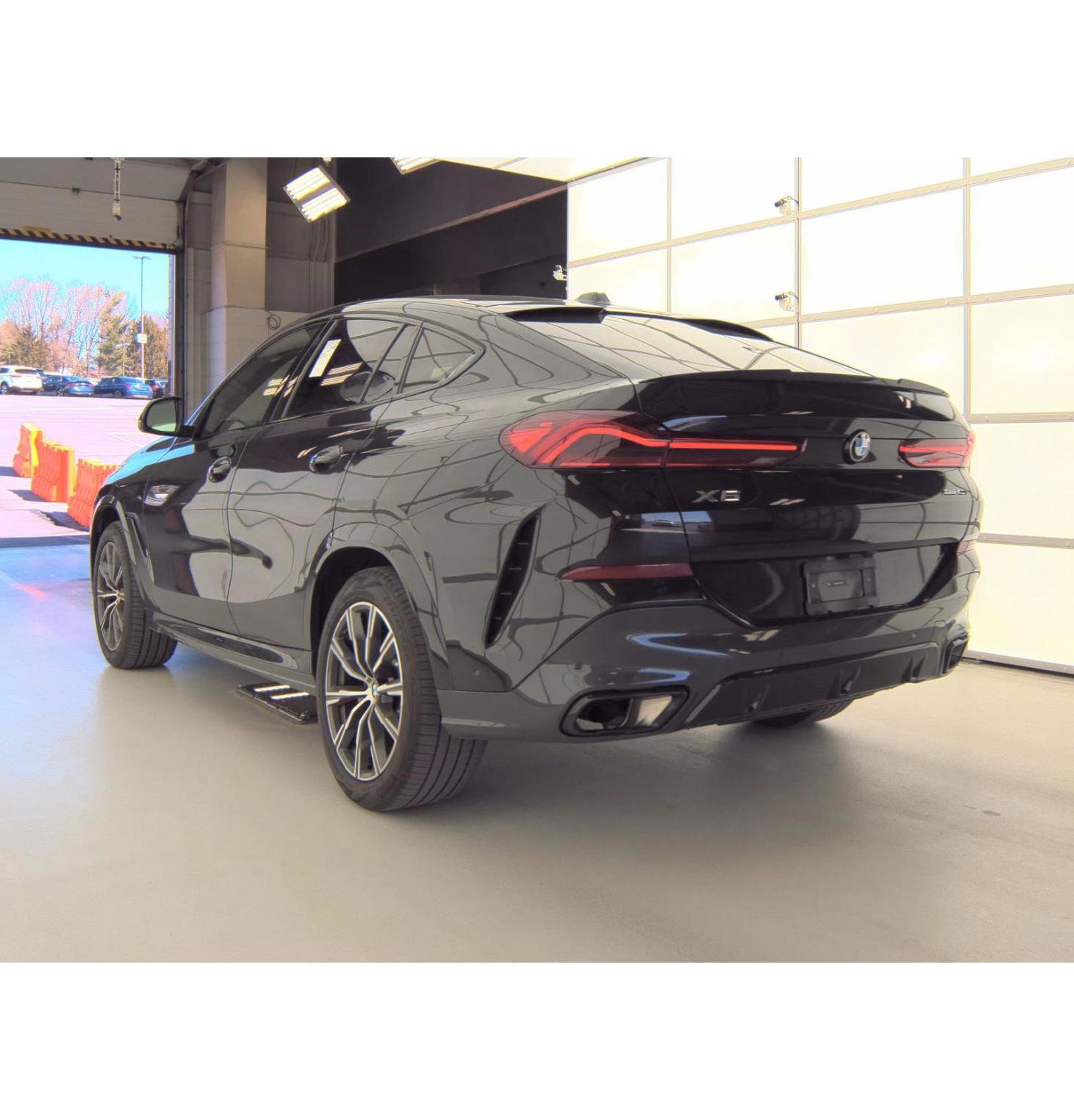 Used 2024 BMW X6 xDrive40i w/ M Sport Professional Package AWD/4WD image 13