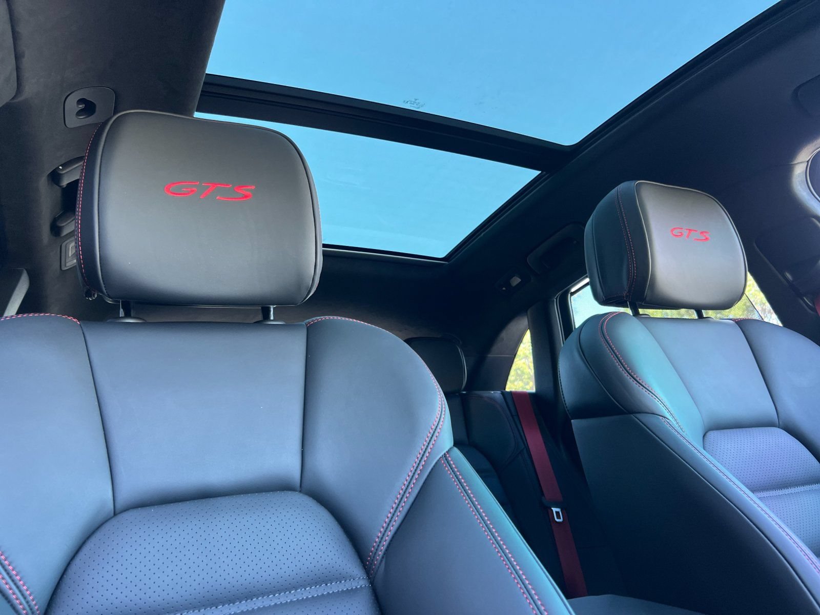 Certified 2026 Porsche Macan GTS AWD/4WD image 18