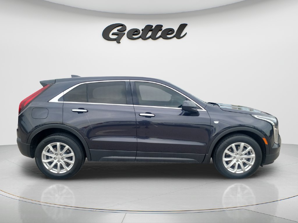 Used 2023 Cadillac XT4 Luxury w/ Cold Weather Package FWD image 4