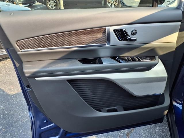 New 2026 Cadillac Vistiq Sport image 27