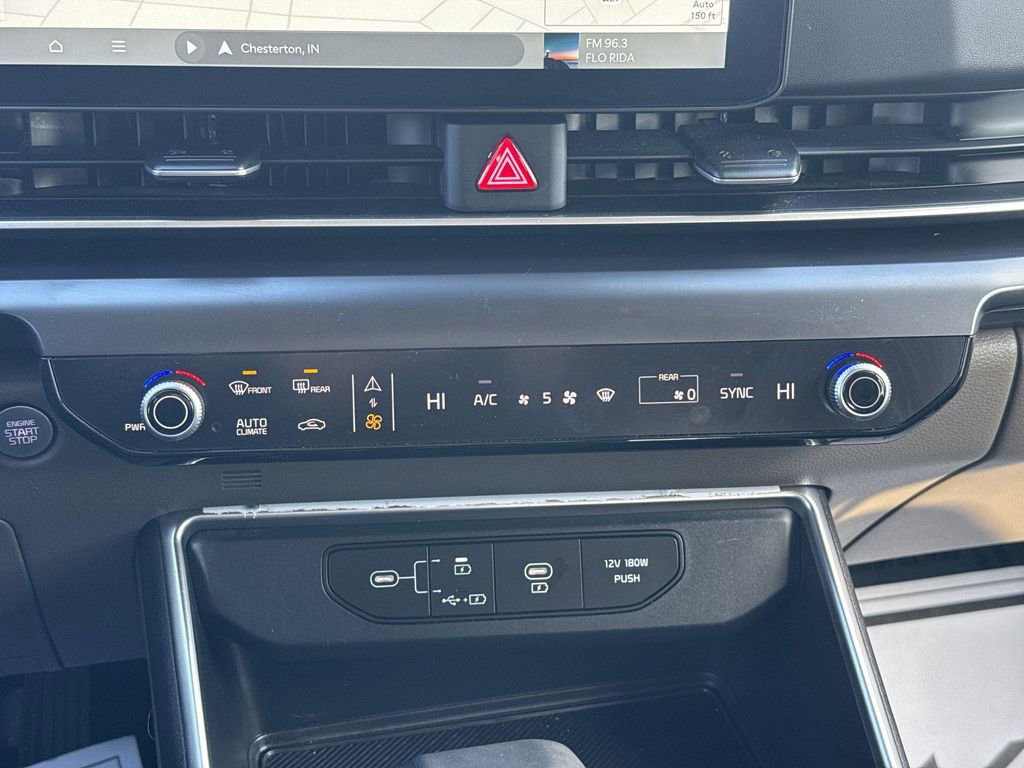 Used 2025 Kia Carnival image 16