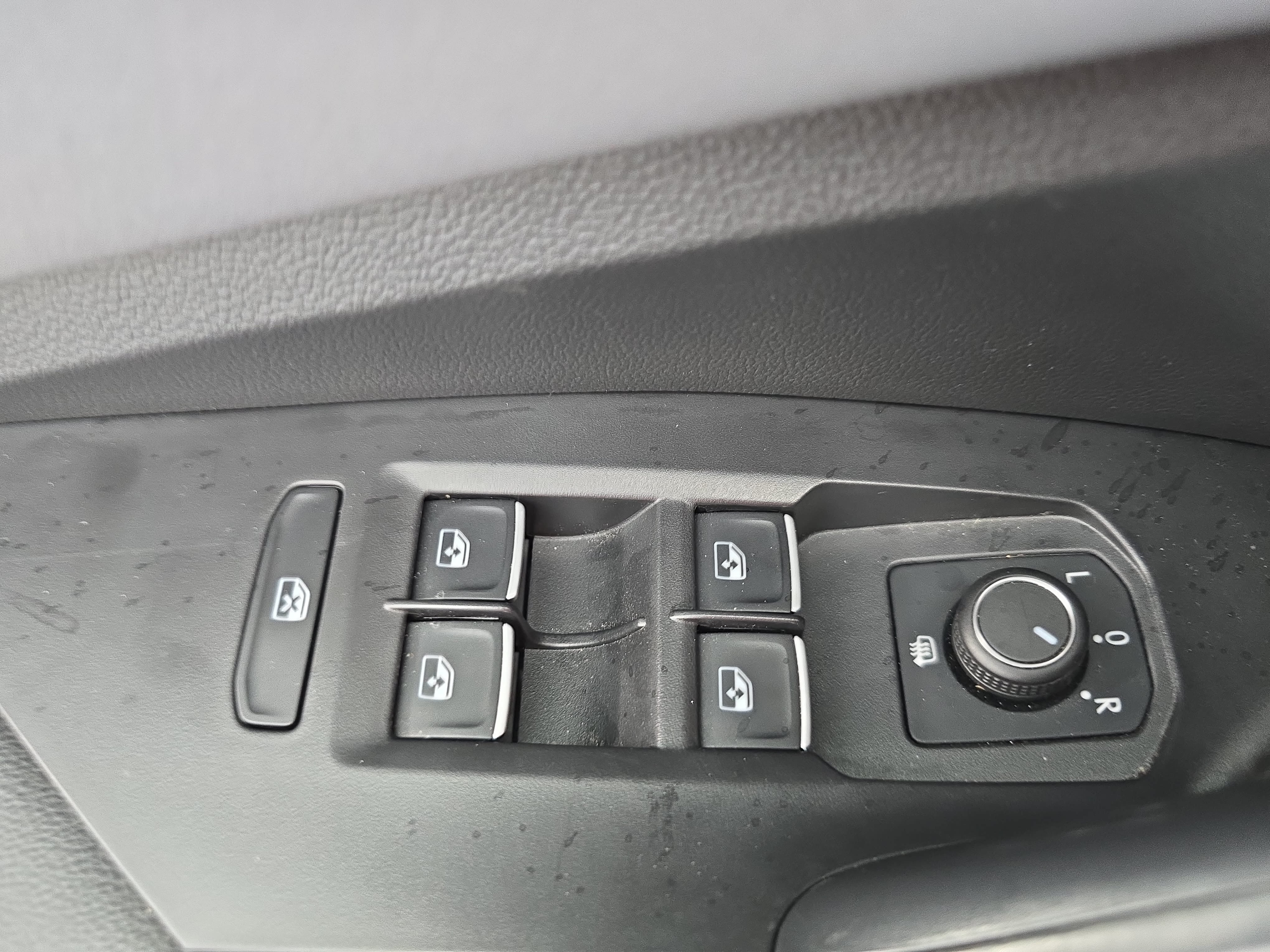 Certified 2025 Volkswagen Jetta SE FWD image 27