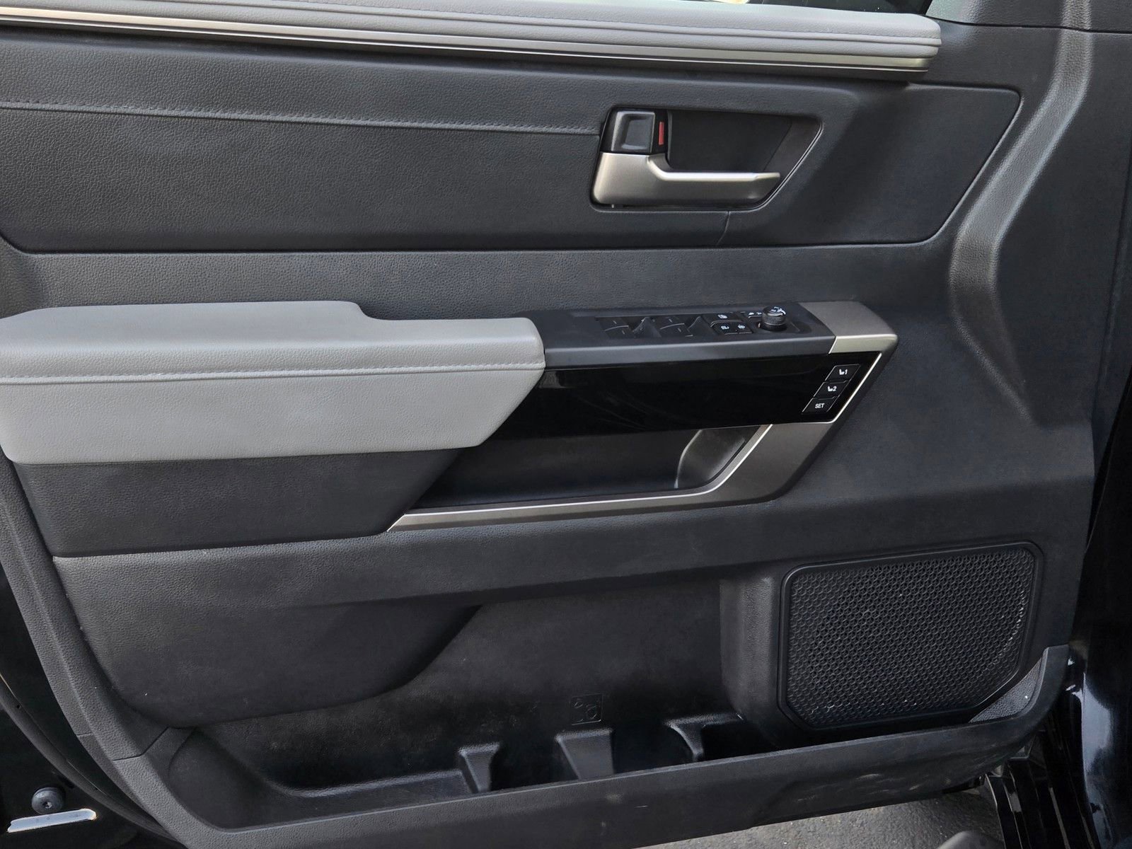 Used 2025 Toyota Tundra Limited AWD/4WD image 9