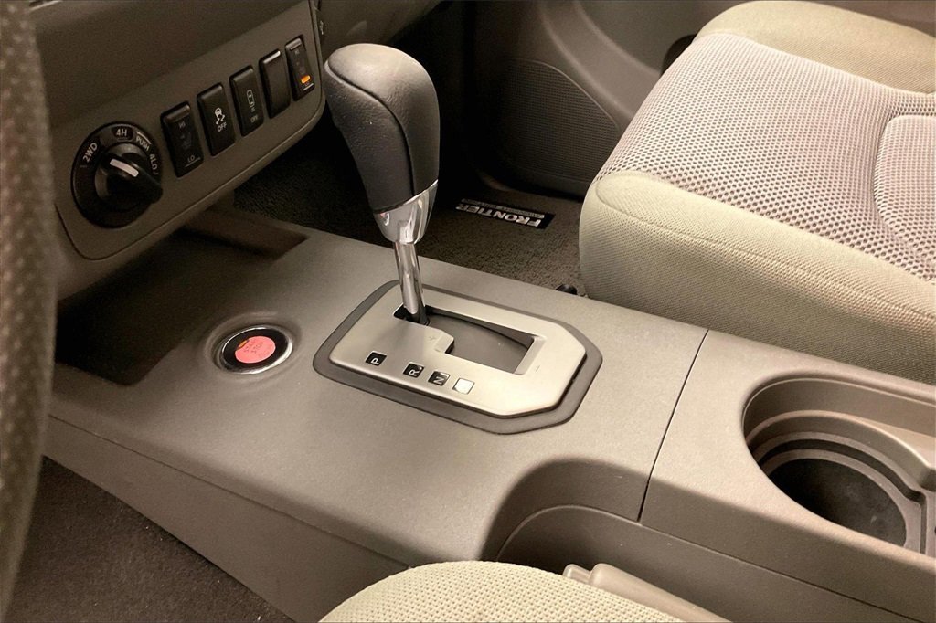 Certified 2020 Nissan Frontier SV w/ Midnight Edition Floor Mats image 16