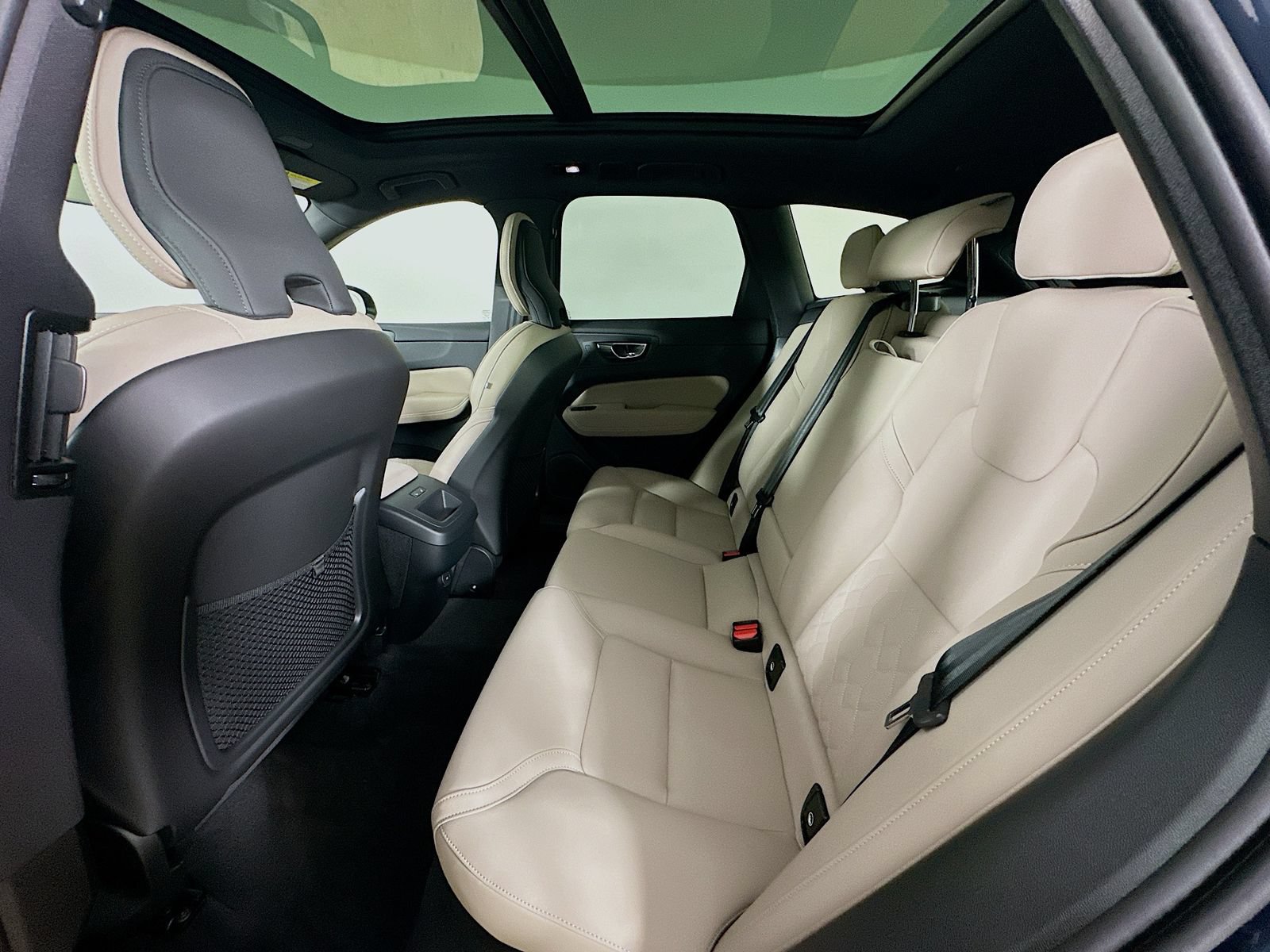 New 2026 Volvo XC60 B5 Plus w/ Protection Package Premier AWD/4WD image 38