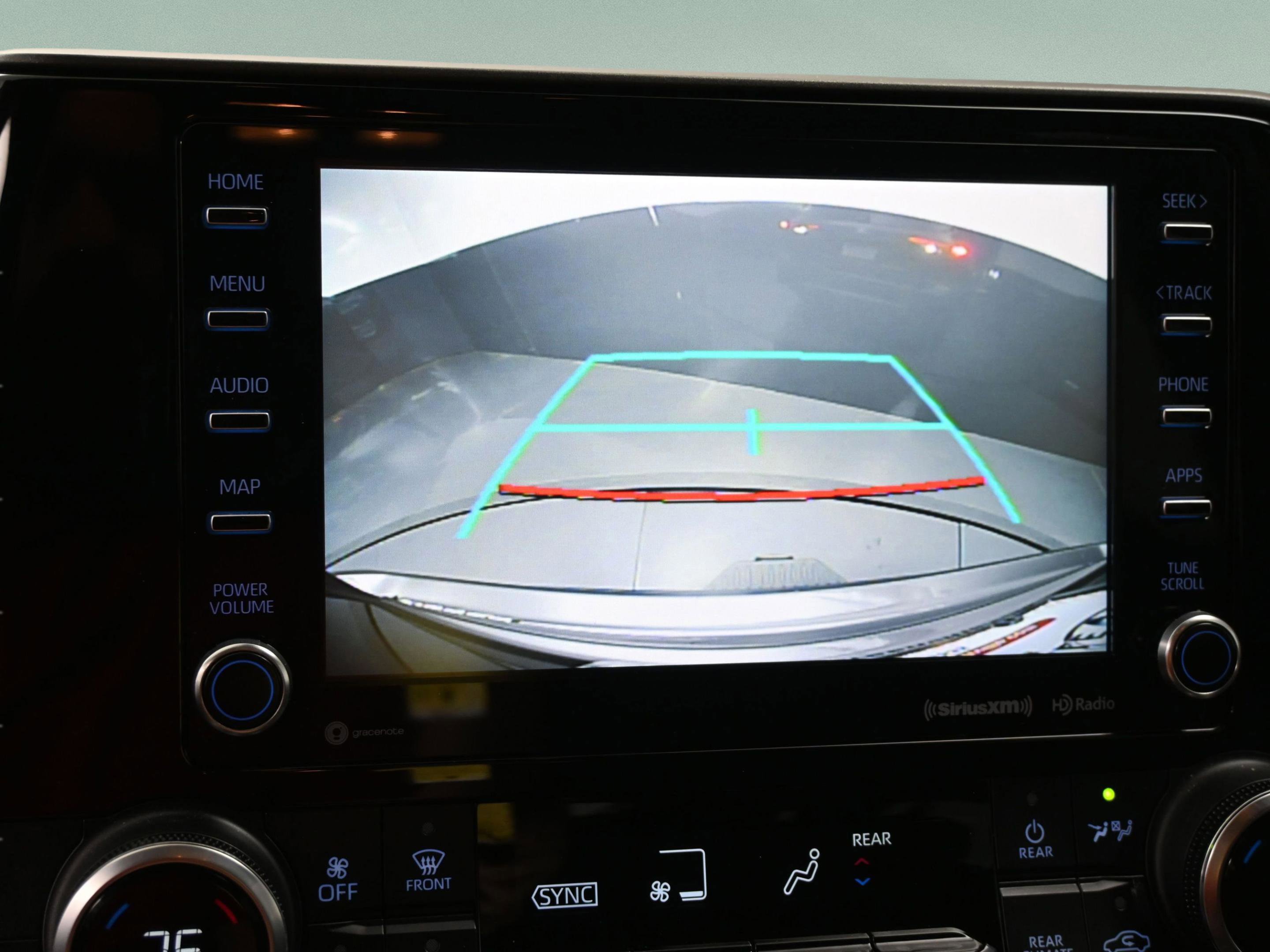 Used 2020 Toyota Highlander LE image 29