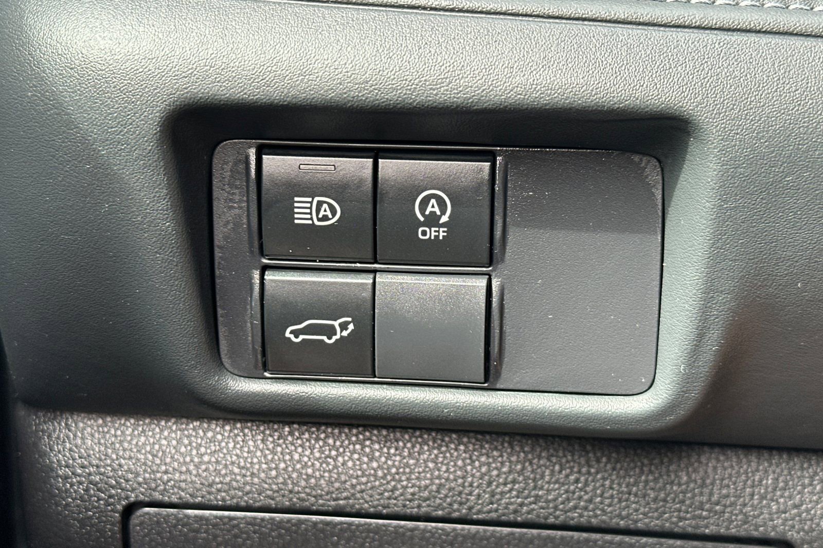 Used 2025 Toyota Highlander LE image 36