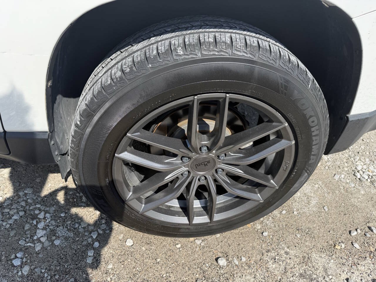 Used 2017 GMC Acadia Limited SLT AWD/4WD image 32