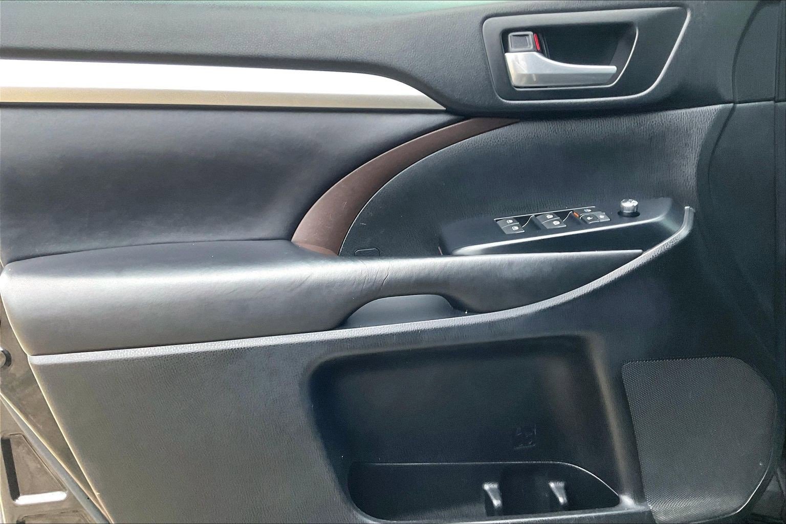 Used 2018 Toyota Highlander XLE image 15