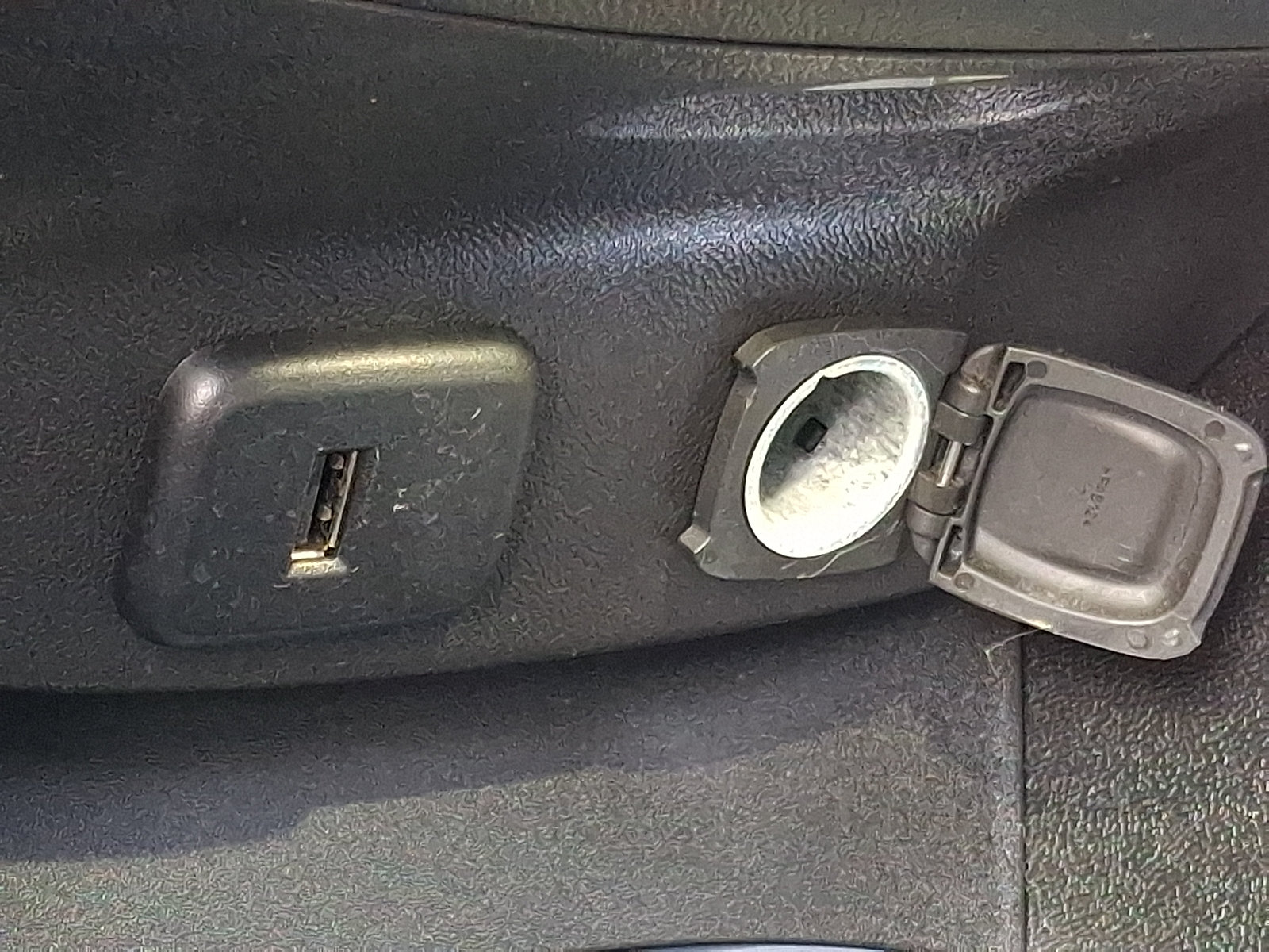 Used 2018 Chevrolet Malibu LT FWD image 25